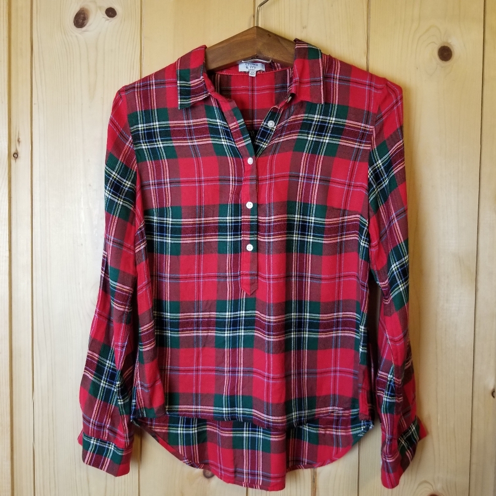 Crown & Ivy Red Plaid 1/4 Button Long Sleeve Christmas Holiday Collared Shirt